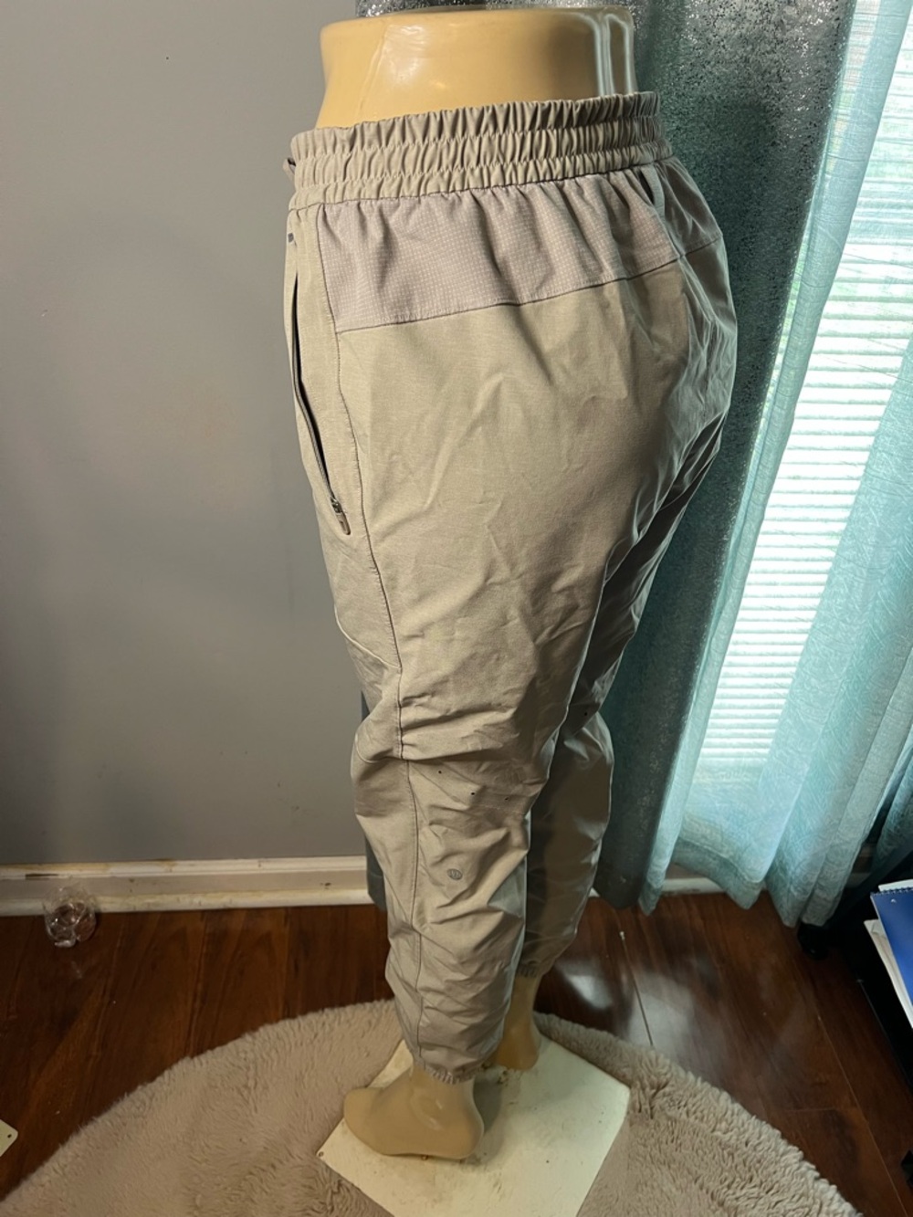 lululemon athletica Men's Joggers in Light Khaki